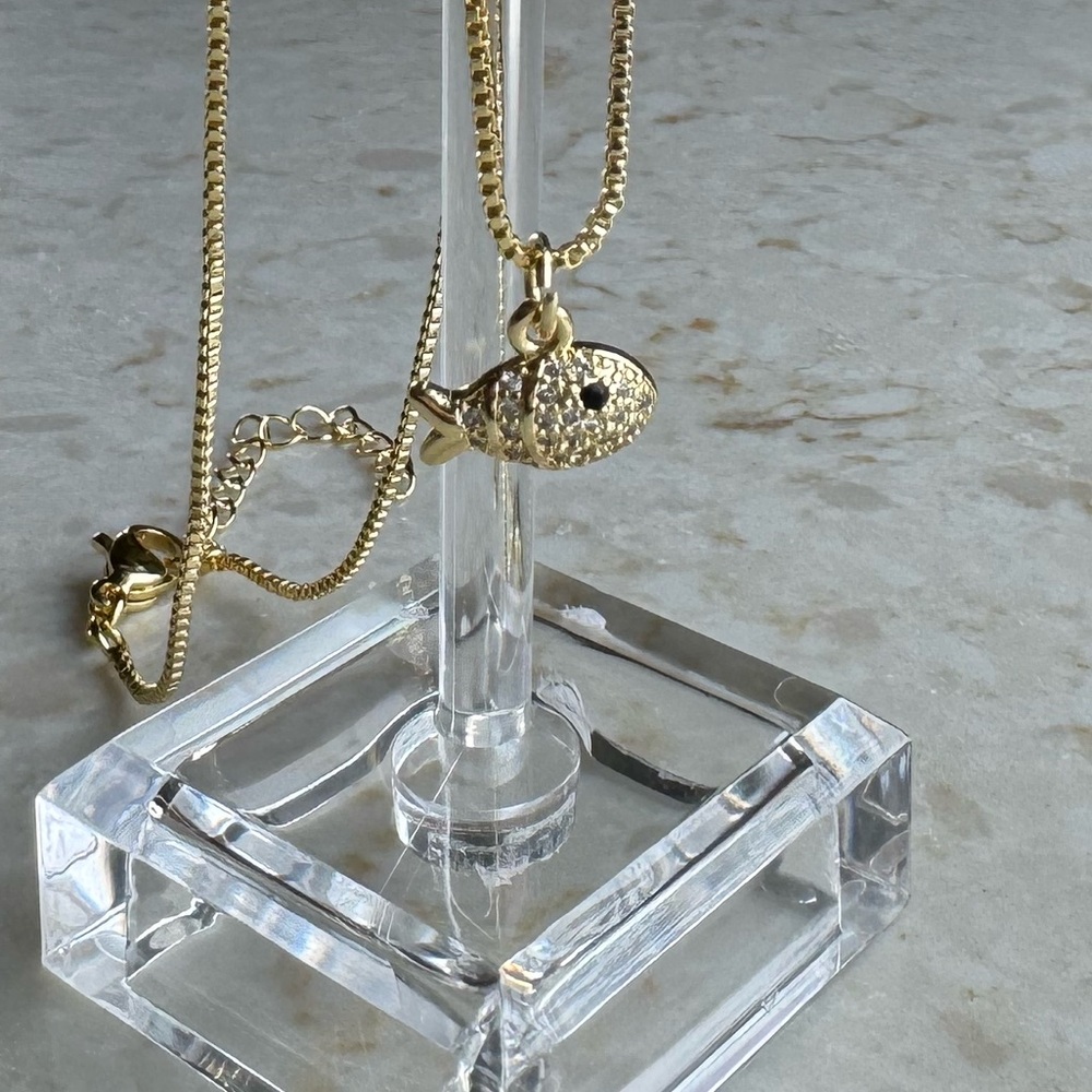 NWOT Nordstrom Sparkling Fish Necklace - Picture 2 of 8